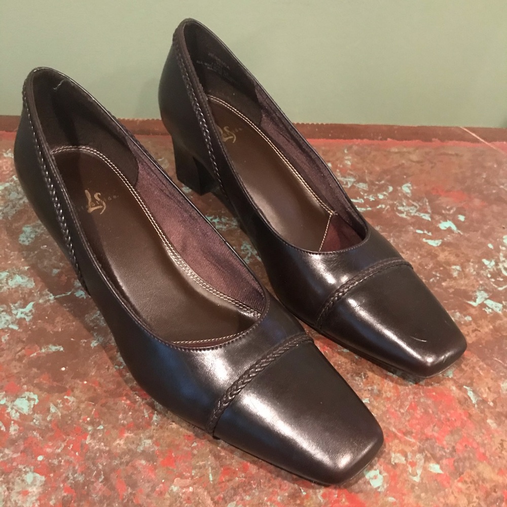 Life Stride Womans Brown Shoes 9 Narrow 2 1/4 Heel